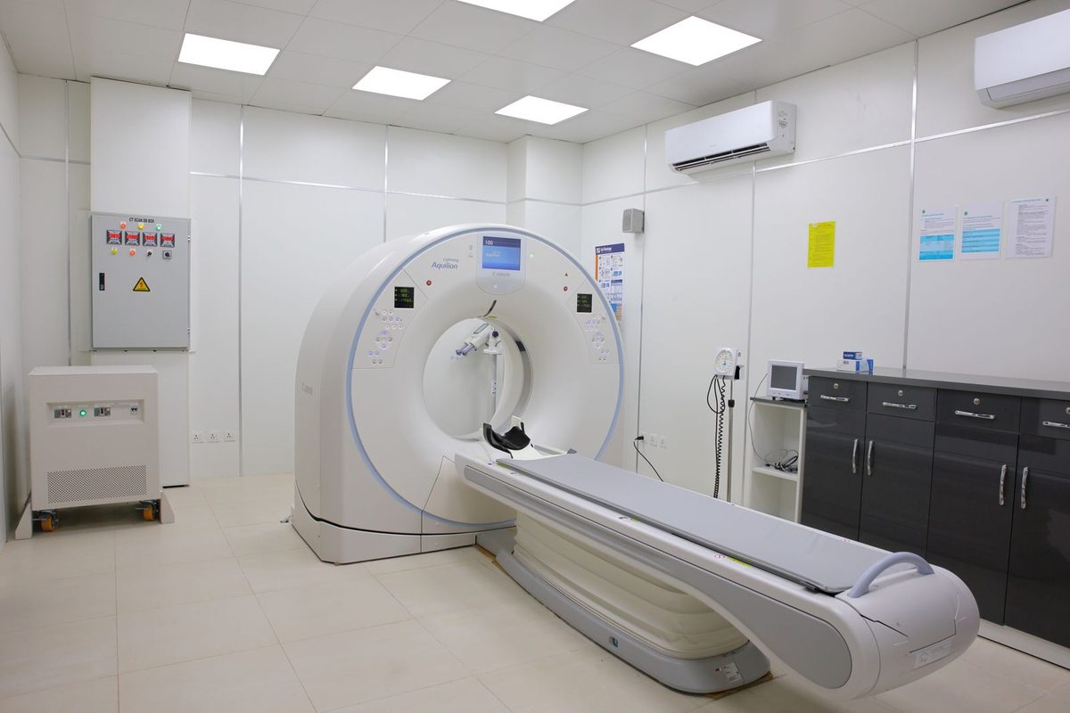 Küçük böbrek kitlesinin aktif izleminde kullanılan bilgisayarlı tomografi cihazı